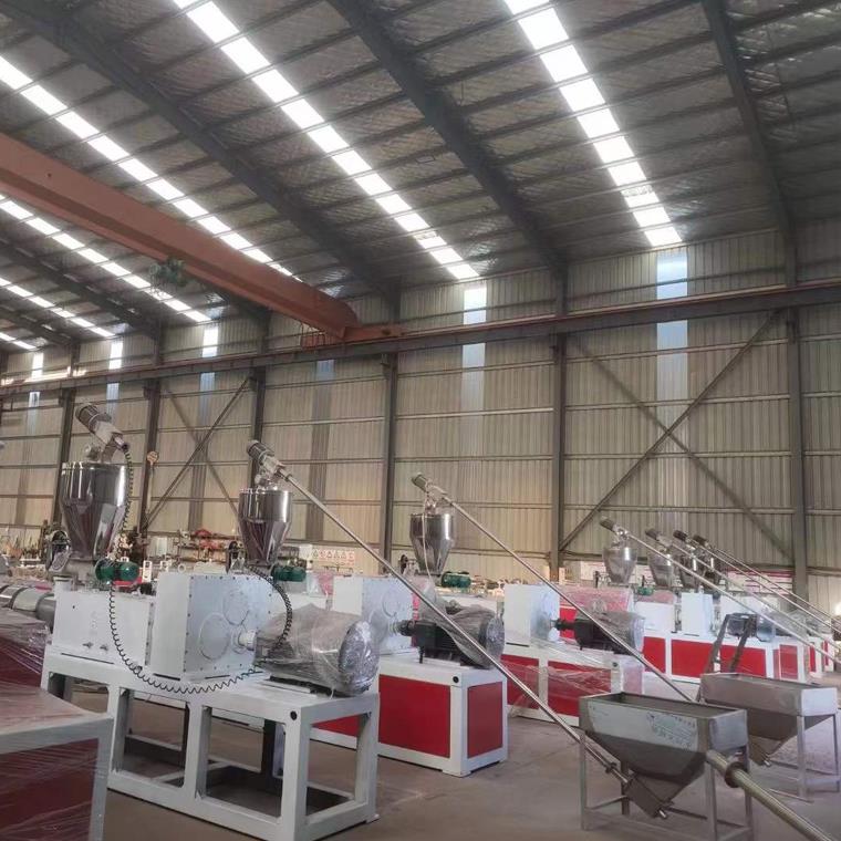 青島科成跟您講解陰陽角線條生產設備的詳細信息