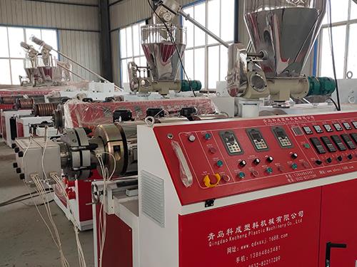 陰陽角線條生產(chǎn)設(shè)備：定制化時(shí)代的柔性智能創(chuàng)想平臺(tái)